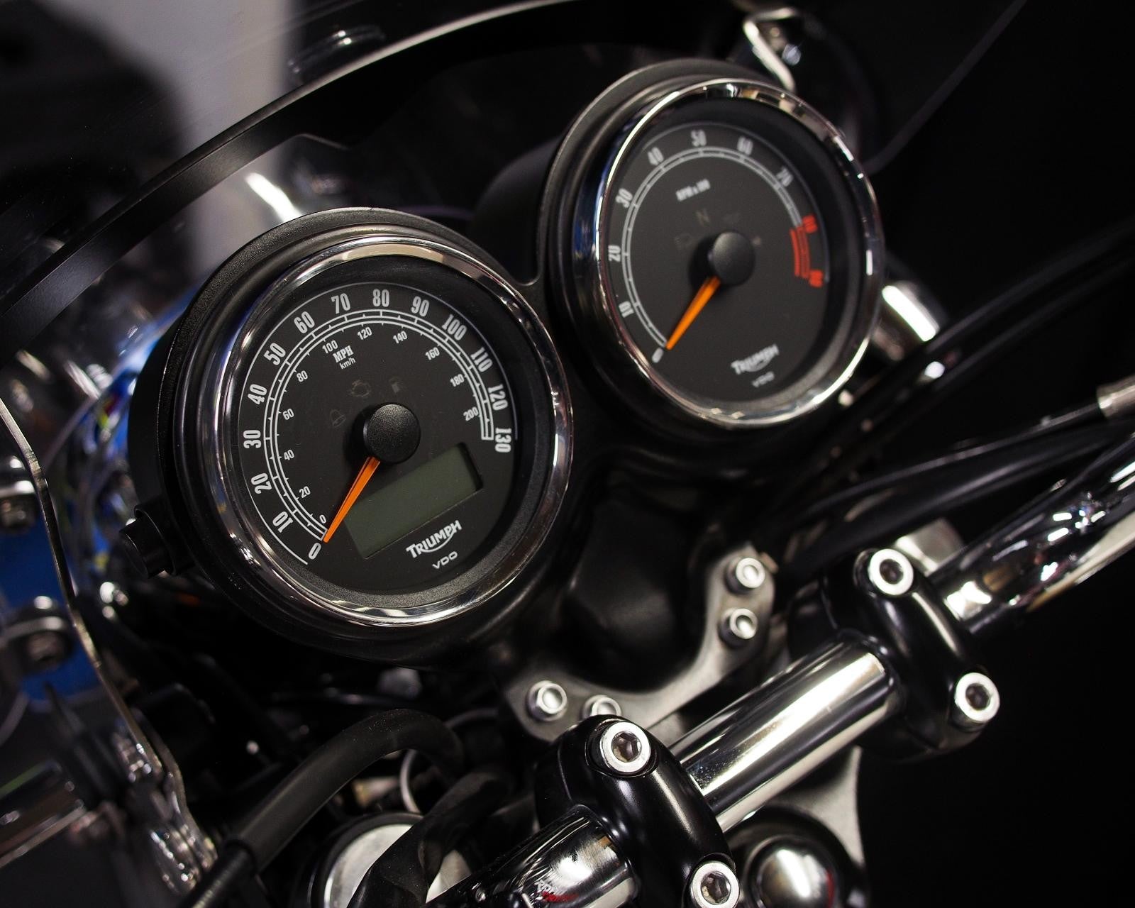 Approved Used 2015 Triumph Bonneville T100 SE - Road and Trials