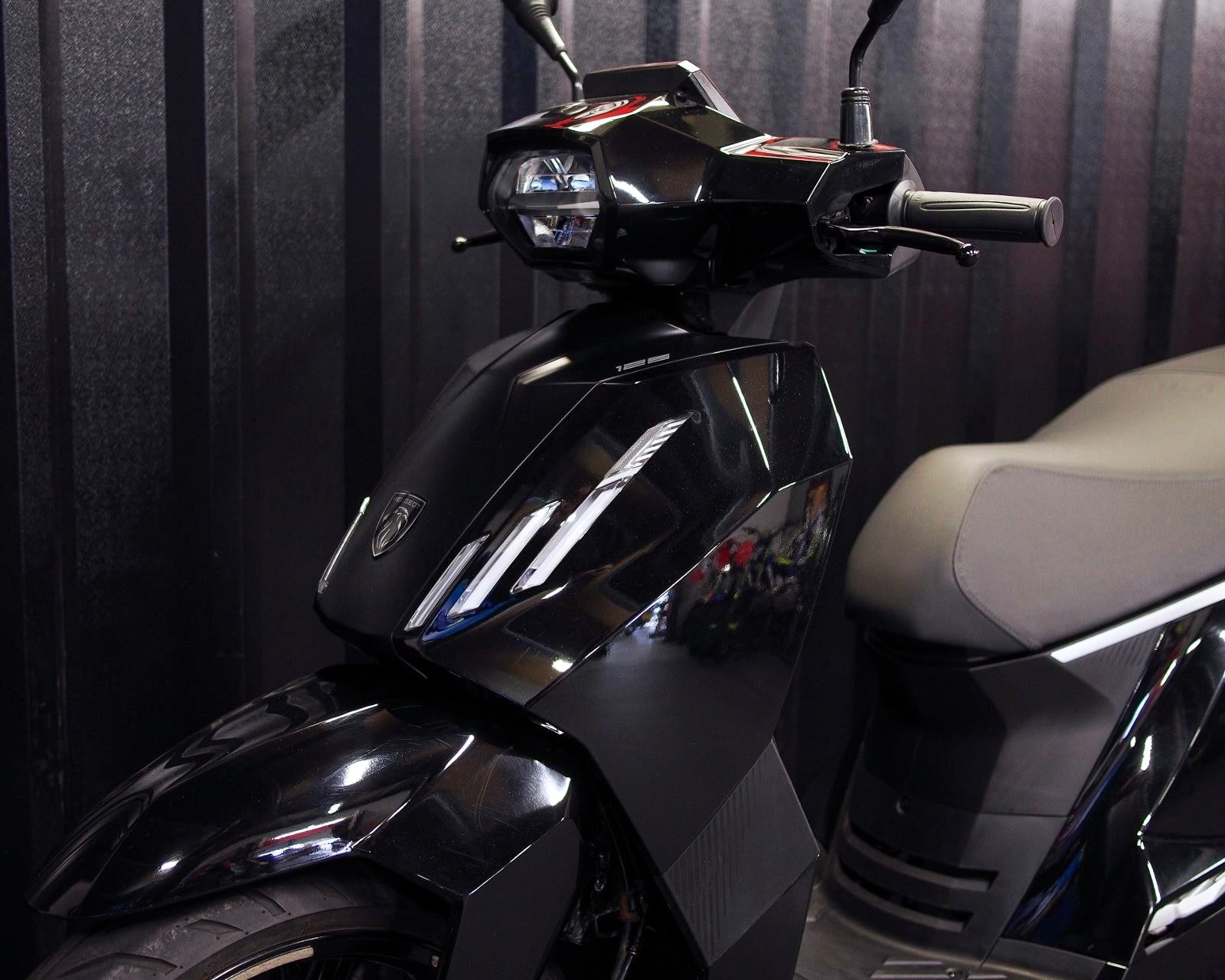 Approved Used 2025 Peugeot Tweet 125cc Scooter - Road and Trials